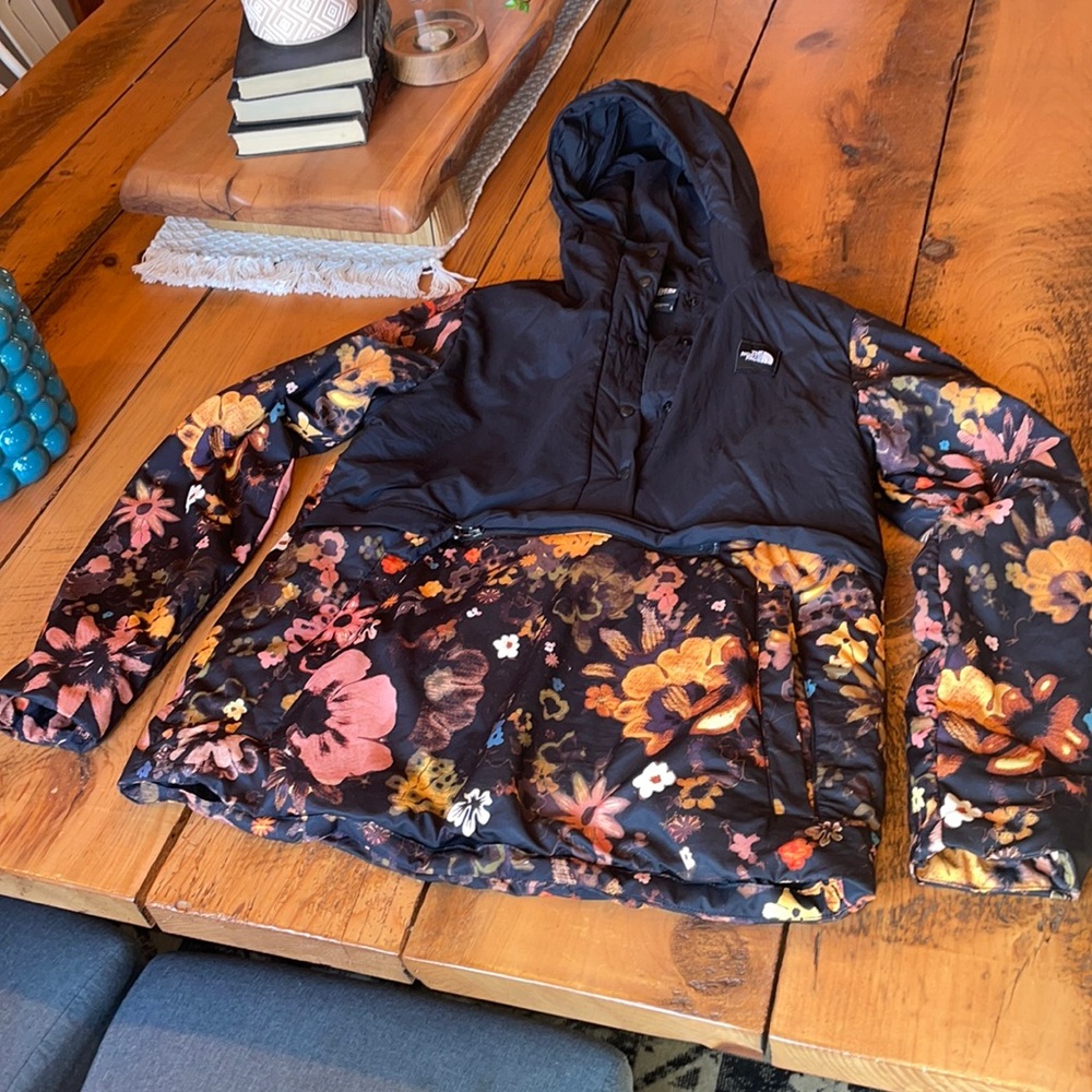 Nwot large women’s north face pullover jacket super cute floral print